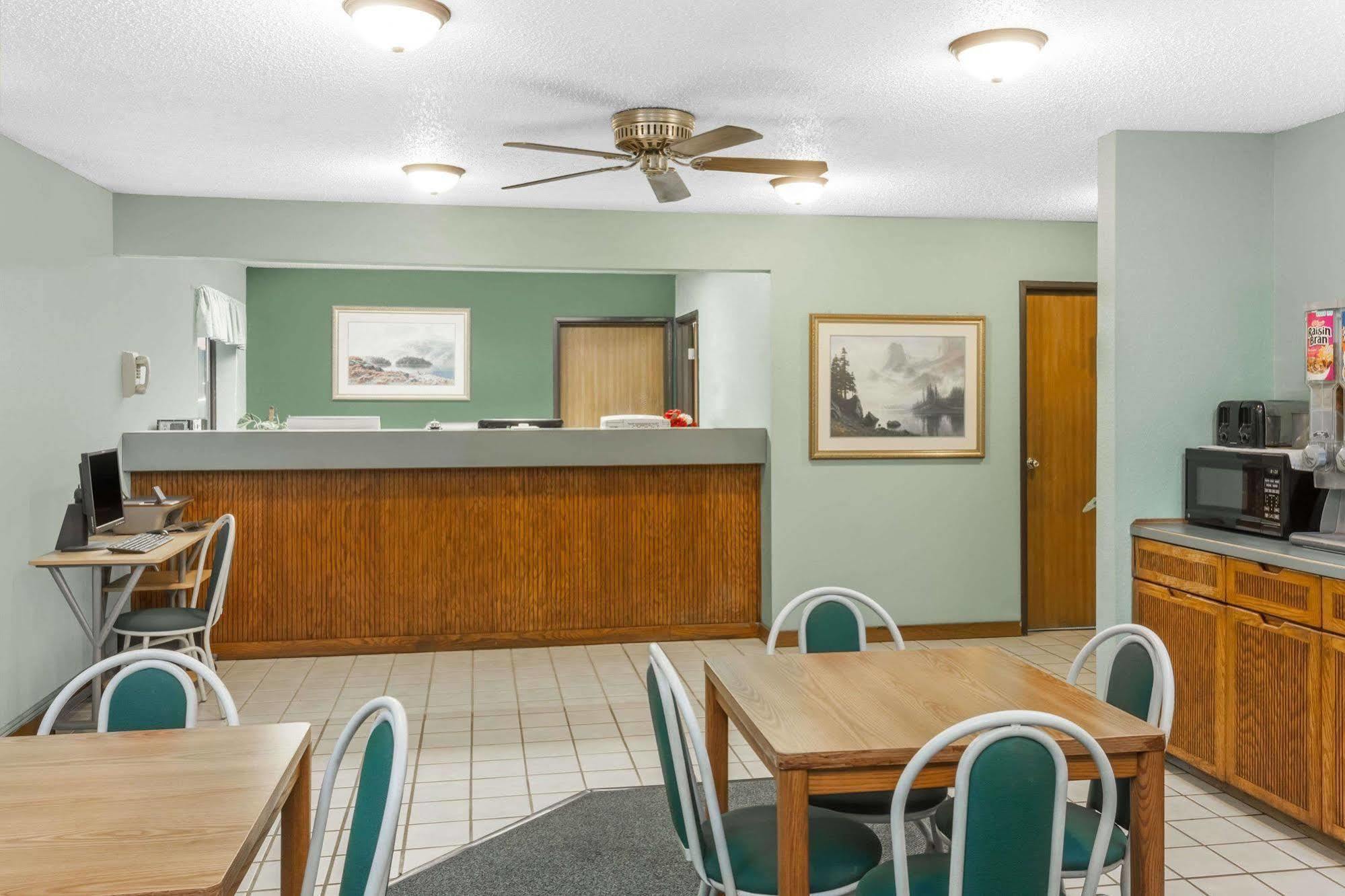 Motel Super 8 By Wyndham Washington/Peoria Area Exterior foto